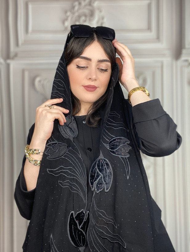 شال مشکی گلدوزی نگین دار