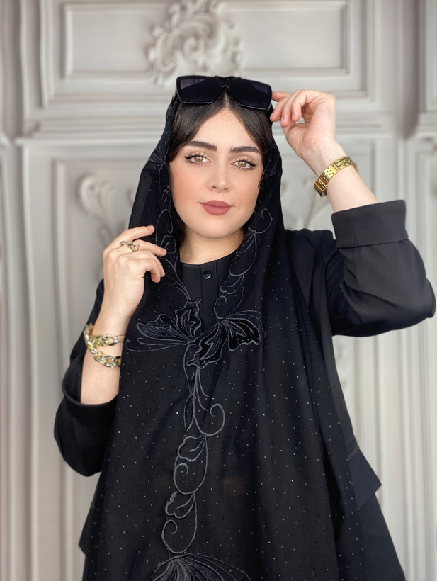 شال مشکی گلدوزی نگین دار