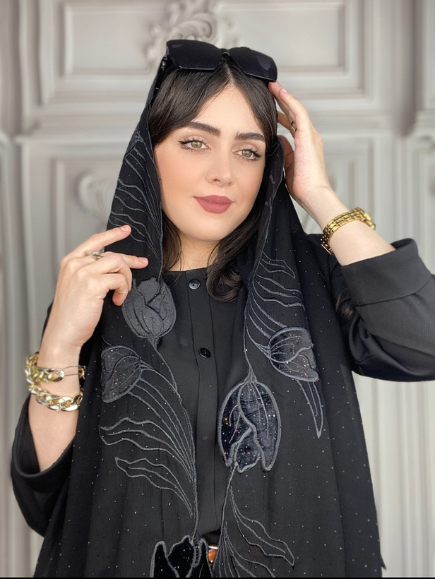 شال مشکی گلدوزی نگین دار
